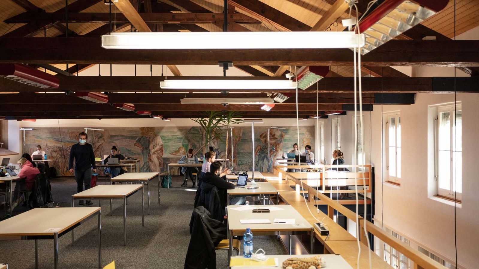 At the UB Study Center Irchel, students study every day from early morning until late at night.